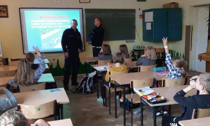 BEZPIECZNI NA DRODZE