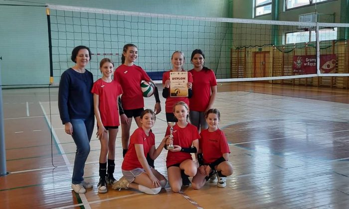 III miejsce naszych uczennic w finale Mistrzostw Kielc w Mini Piłce Siatkowej dziewcząt klas V!