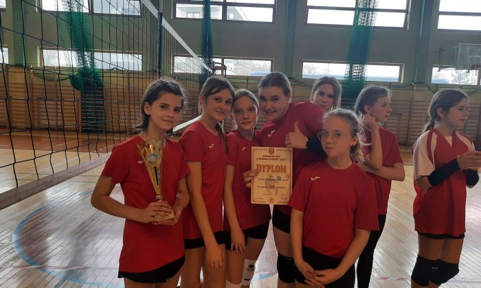 III miejsce dziewcząt z klas 5 w Mistrzostwach Kielc w Mini Piłkę Siatkową!