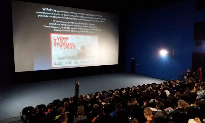 O cyberprzemocy w kinie Helios